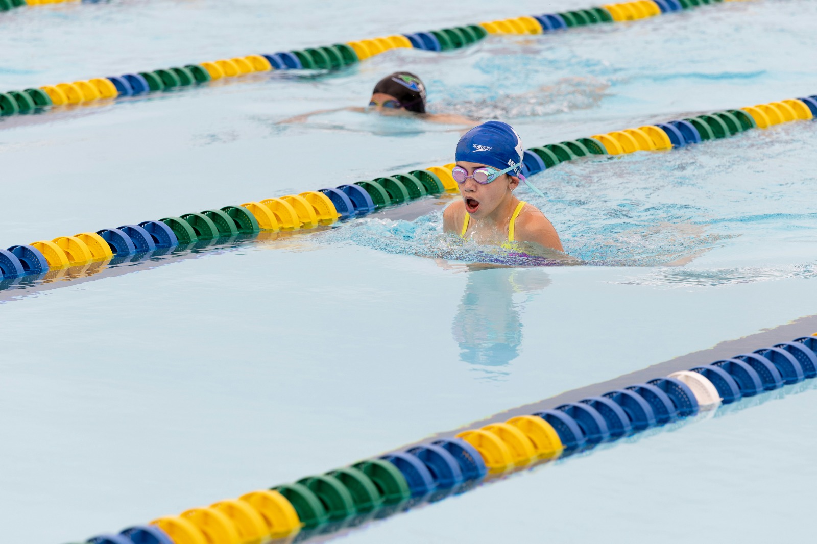 אקדמיית השחייה 9